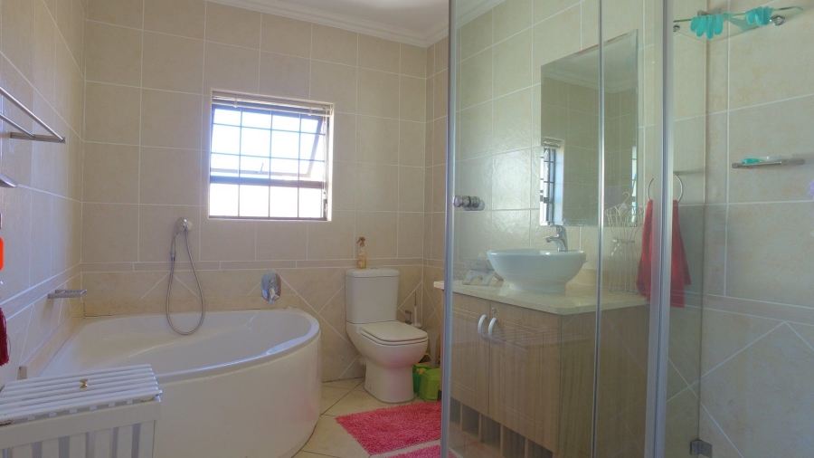 8 Bedroom Property for Sale in Wavecrest Eastern Cape